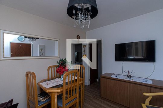 Sala de apartamento para alugar com 2 quartos, 64m² em Vila Vermelha, São Paulo