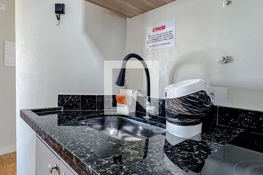 Cozinha de apartamento para alugar com 1 quarto, 34m² em Liberdade, São Paulo