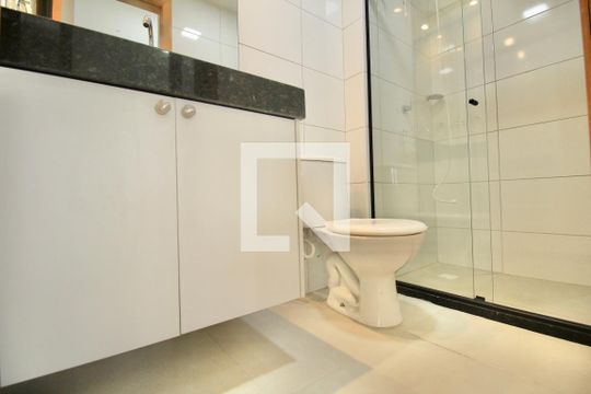 Banheiro Social de apartamento para alugar com 2 quartos, 61m² em Vila Laura, Salvador