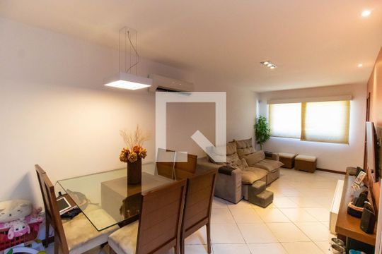 Sala de casa à venda com 3 quartos, 250m² em Itaipu, Niterói