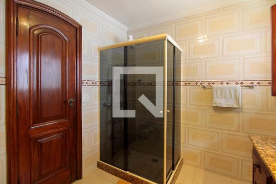 Banheiro de casa de condomínio para alugar com 4 quartos, 657m² em Barra da Tijuca, Rio de Janeiro