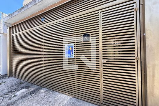 Fachada de casa à venda com 2 quartos, 119m² em Vila Itapegica, Guarulhos