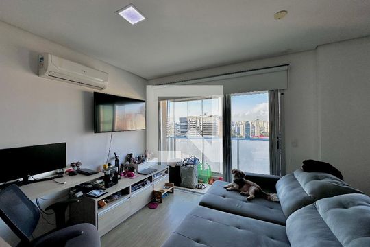 Sala de kitnet/studio para alugar com 1 quarto, 38m² em Santo Amaro, São Paulo