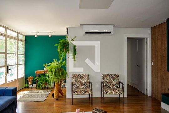Sala de casa à venda com 3 quartos, 341m² em Cristal, Porto Alegre