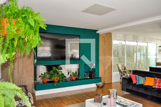 Sala de casa à venda com 3 quartos, 341m² em Cristal, Porto Alegre