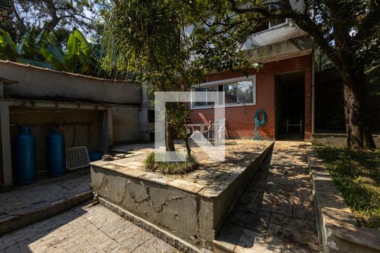 Quintal de casa à venda com 3 quartos, 710m² em Vila Sofia, São Paulo