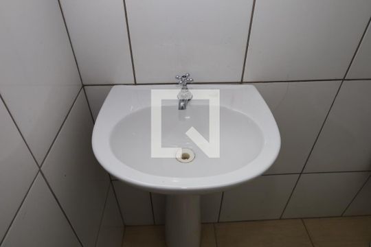 Banheiro de casa de condomínio para alugar com 1 quarto, 40m² em Itaquera, São Paulo