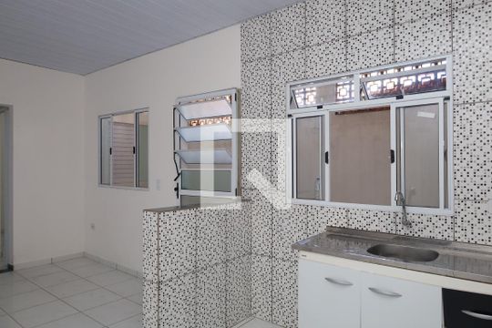 Cozinha de casa de condomínio para alugar com 1 quarto, 40m² em Itaquera, São Paulo