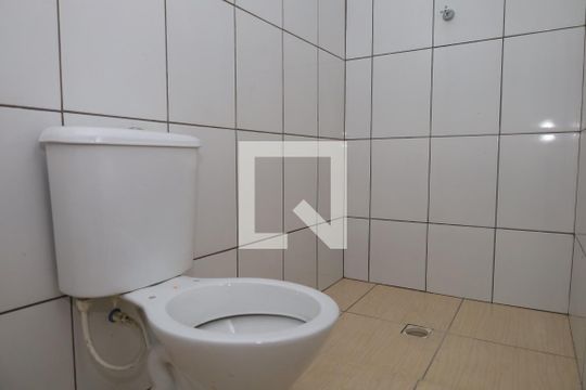 Banheiro de casa de condomínio para alugar com 1 quarto, 40m² em Itaquera, São Paulo