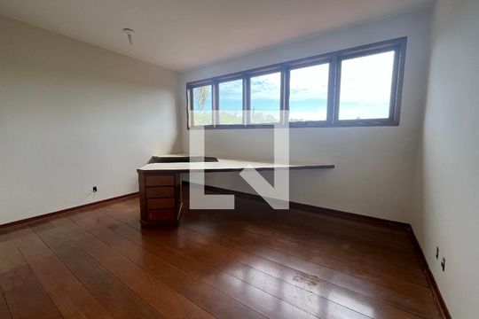 Escritório de casa de condomínio para alugar com 4 quartos, 600m² em Dois Córregos , Valinhos