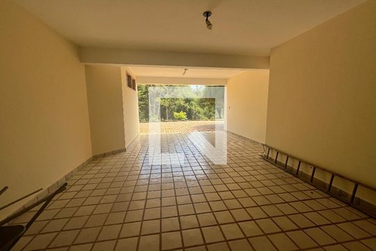Garagem  de casa de condomínio para alugar com 4 quartos, 600m² em Dois Córregos , Valinhos