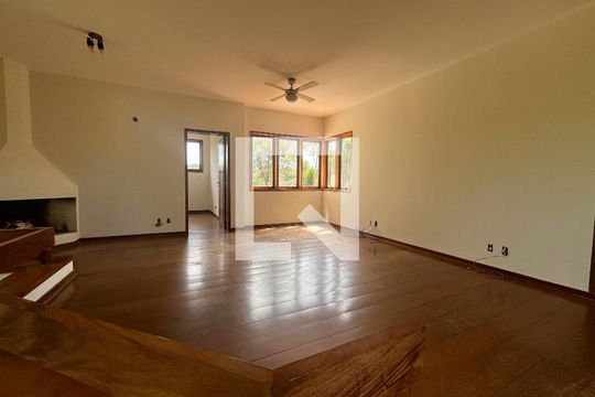 Sala de casa de condomínio para alugar com 4 quartos, 600m² em Dois Córregos , Valinhos