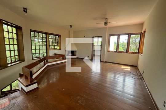 Sala  de casa de condomínio para alugar com 4 quartos, 600m² em Dois Córregos , Valinhos