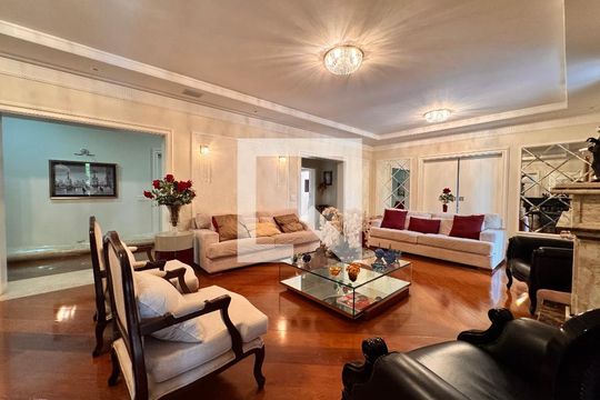 Sala de apartamento para alugar com 6 quartos, 492m² em Vila Bastos, Santo André