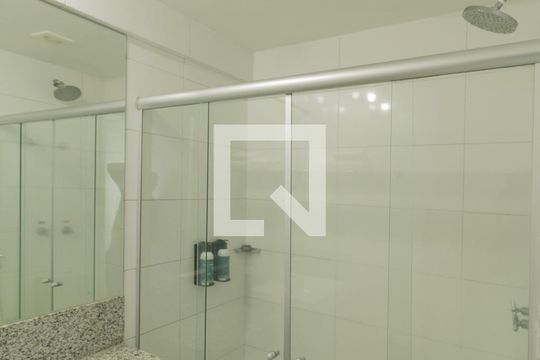 Banheiro de apartamento para alugar com 1 quarto, 24m² em Pampulha, Belo Horizonte