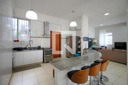 Cozinha de casa à venda com 5 quartos, 400m² em Santa Lúcia, Belo Horizonte