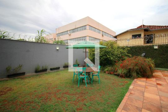 Quintal de casa à venda com 5 quartos, 400m² em Santa Lúcia, Belo Horizonte