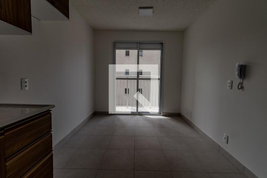 Apartamento para alugar com 2 quartos, 34m² em Parque Industrial Tomas Edson, São Paulo