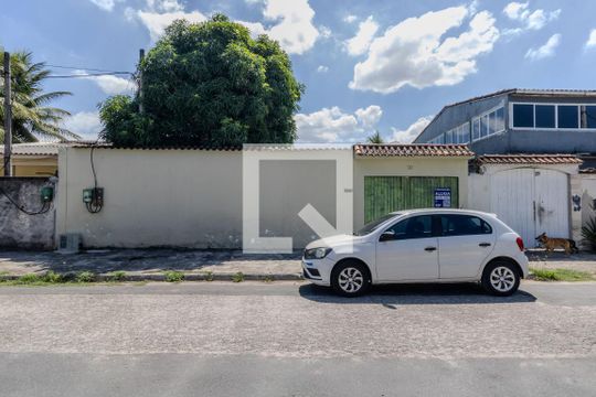 Fachada de casa para alugar com 1 quarto, 200m² em Guaratiba, Rio de Janeiro
