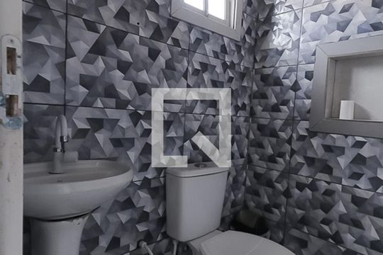 Banheiro 2 de casa para alugar com 2 quartos, 70m² em Santos Dumont, São Leopoldo