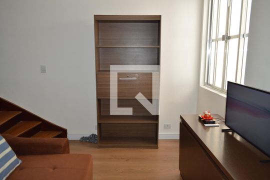 Sala de casa à venda com 3 quartos, 190m² em Liberdade, São Paulo