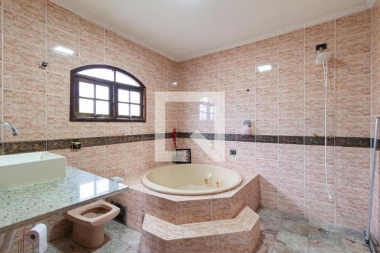 Banheiro da suíte de casa à venda com 3 quartos, 209m² em Vila Yara, Osasco