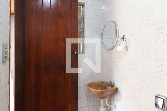 Banheiro de serviço de casa à venda com 4 quartos, 150m² em Vila Nilo, São Paulo