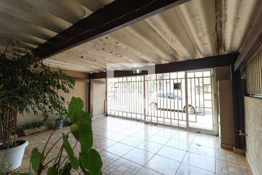 Garagem de casa à venda com 4 quartos, 150m² em Vila Nilo, São Paulo