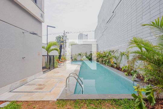 Piscina de kitnet/studio para alugar com 1 quarto, 25m² em Pinheiros, São Paulo