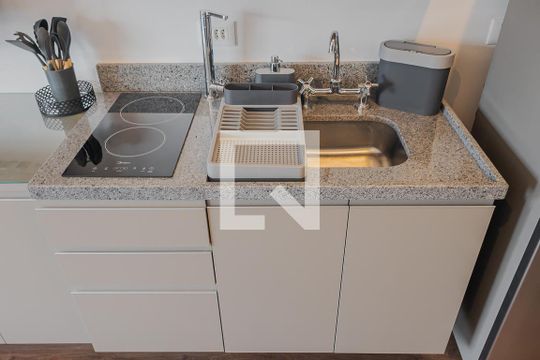 Cozinha de kitnet/studio para alugar com 1 quarto, 25m² em Pinheiros, São Paulo