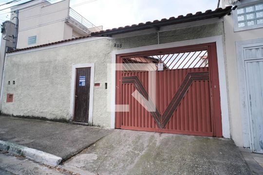 Fachada de casa à venda com 4 quartos, 600m² em Vila Domitila, São Paulo