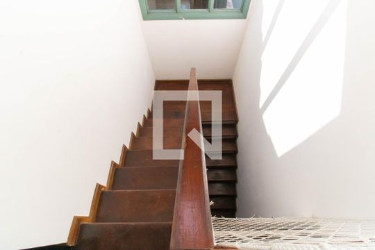 Escada de casa de condomínio à venda com 5 quartos, 320m² em Matapaca, Niterói