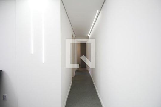 corredor de apartamento para alugar com 2 quartos, 47m² em Vila Suzana, São Paulo