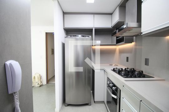 Cozinha de apartamento para alugar com 2 quartos, 47m² em Vila Suzana, São Paulo