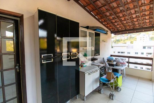 Área de Serviço de casa para alugar com 3 quartos, 120m² em Santa Rosa, Niterói