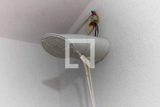 Chuveiro de casa para alugar com 3 quartos, 120m² em Santa Rosa, Niterói