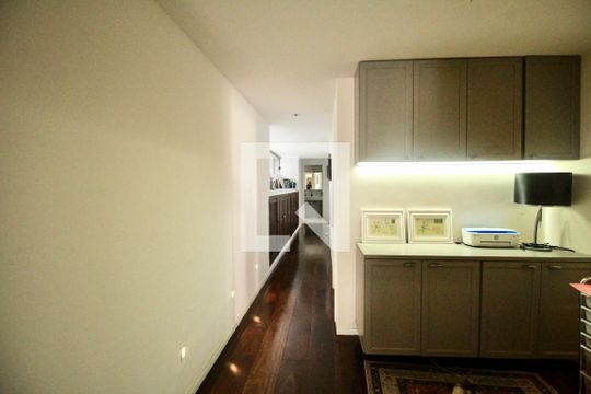 Corredor de apartamento para alugar com 4 quartos, 384m² em Graça, Salvador