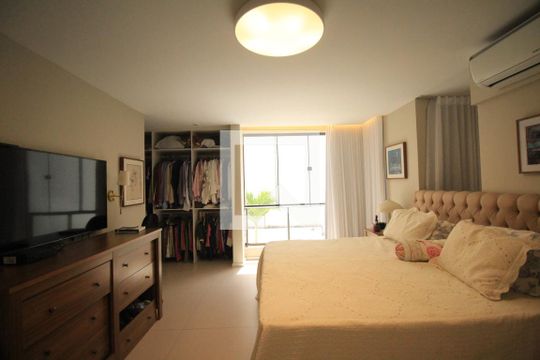 Suíte 1 de apartamento para alugar com 4 quartos, 384m² em Graça, Salvador