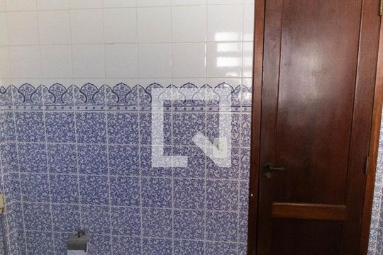 Banheiro Social de casa de condomínio à venda com 4 quartos, 310m² em Vila Progresso, Niterói