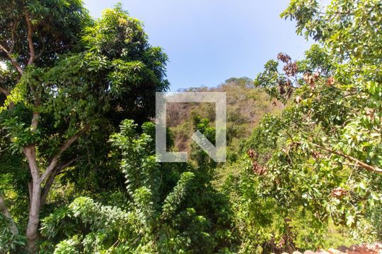 Vista da Suíte 1 de casa de condomínio à venda com 4 quartos, 310m² em Vila Progresso, Niterói