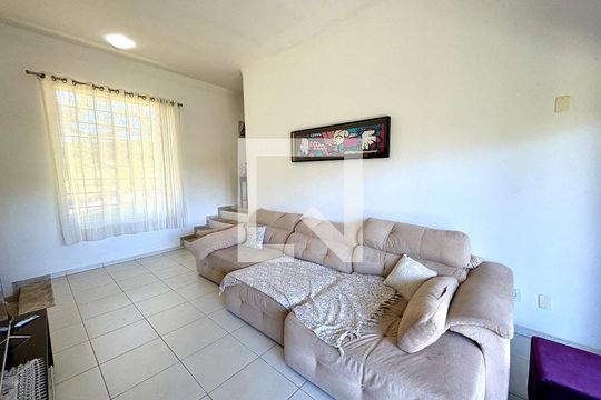 Sala de TV de casa de condomínio para alugar com 4 quartos, 460m² em Ivoturucaia, Jundiaí