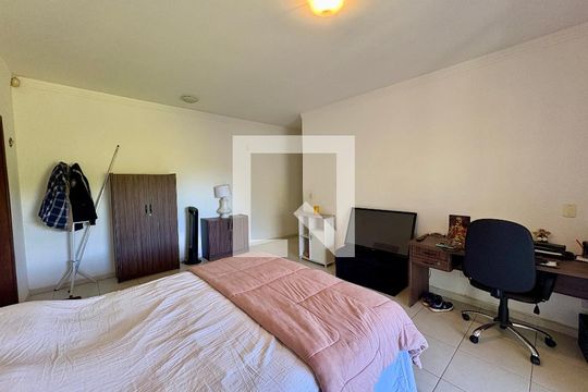 Suíte Master de casa de condomínio para alugar com 4 quartos, 460m² em Ivoturucaia, Jundiaí