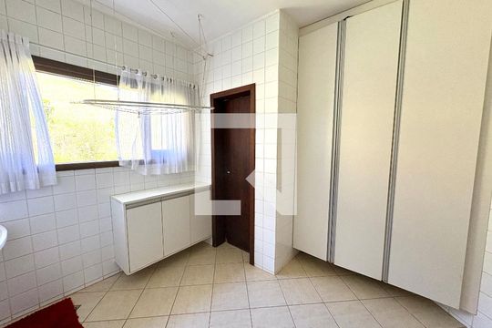 Área de Serviço de casa de condomínio para alugar com 4 quartos, 460m² em Ivoturucaia, Jundiaí