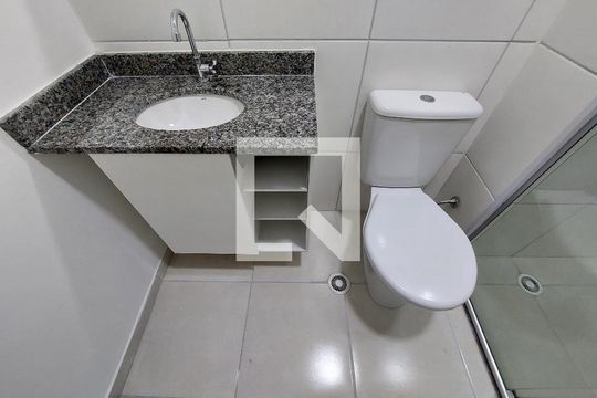 Banheiro 2 de apartamento para alugar com 2 quartos, 51m² em Vila Sofia, São Paulo
