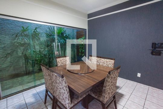 Copa de casa para alugar com 3 quartos, 250m² em Laranjeiras, Uberlândia
