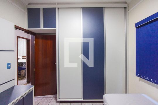 Quarto 2 de casa para alugar com 3 quartos, 250m² em Laranjeiras, Uberlândia