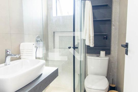 Banheiro Social de kitnet/studio à venda com 1 quarto, 22m² em Água Verde, Curitiba