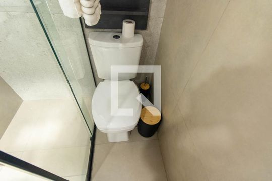 Banheiro Social de kitnet/studio à venda com 1 quarto, 22m² em Água Verde, Curitiba
