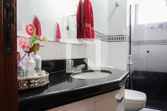 Banheiro Social de apartamento à venda com 3 quartos, 93m² em Santa Rosa, Belo Horizonte