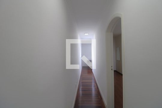 Corredor de casa à venda com 3 quartos, 480m² em Vila Arriete, São Paulo